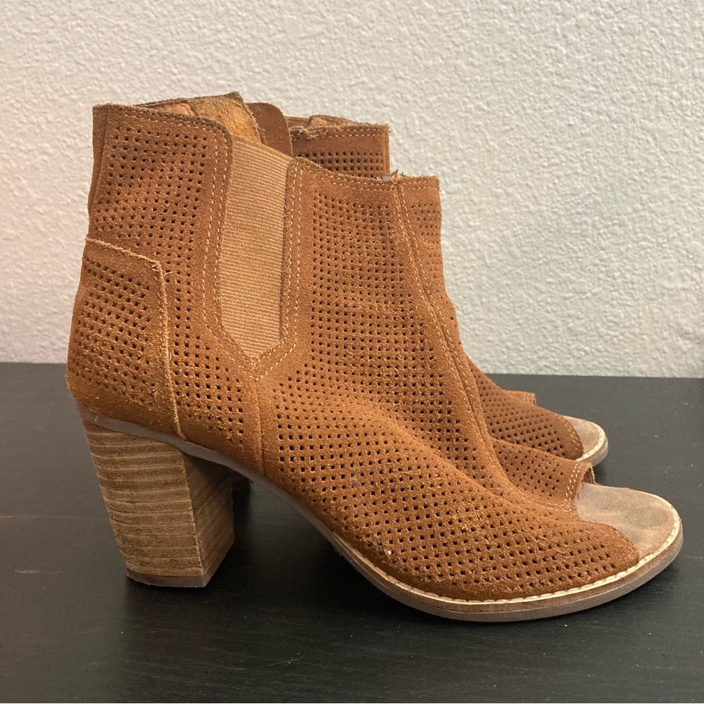 Tom’s Peep Toe Booties - Tan - Size 8